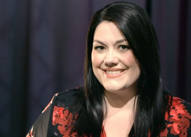 Brooke Elliott Weight Loss: Result of Plastic Surgery or Shedding ...