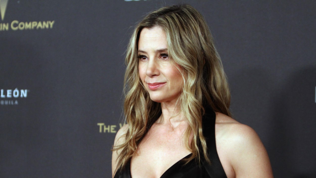 mira sorvino plastic surgery