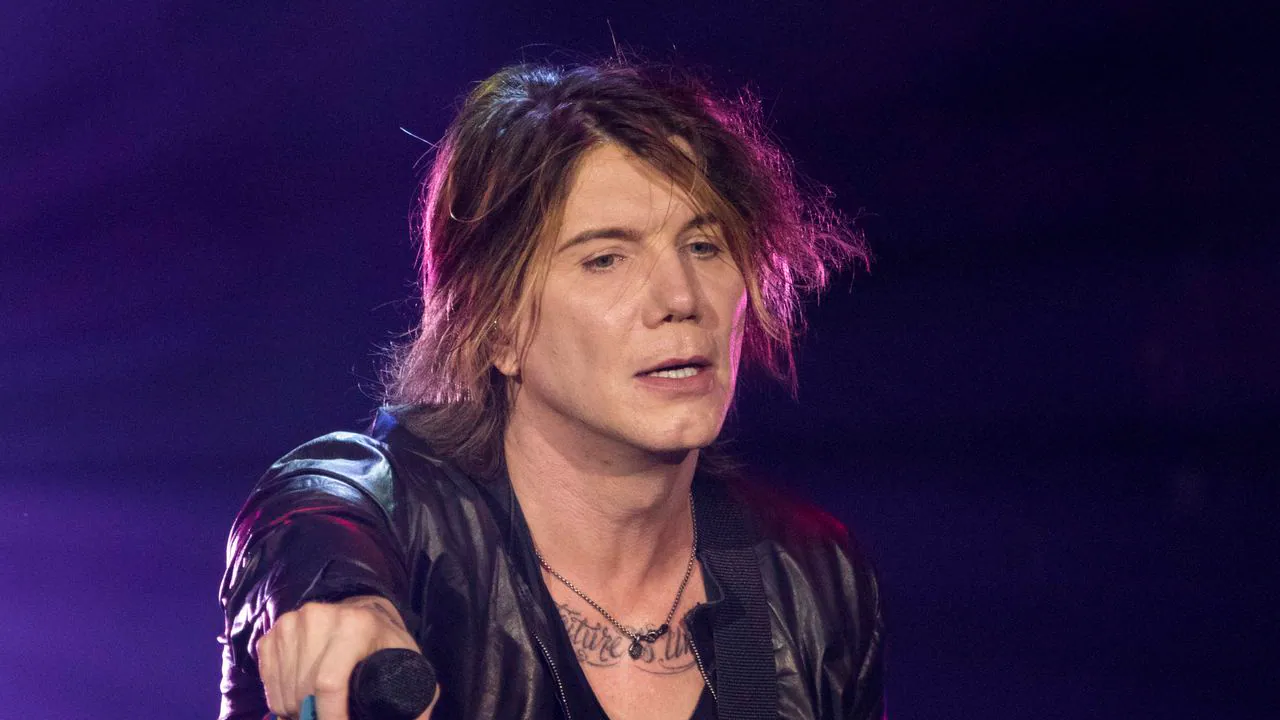 johnny rzeznik plastic surgery