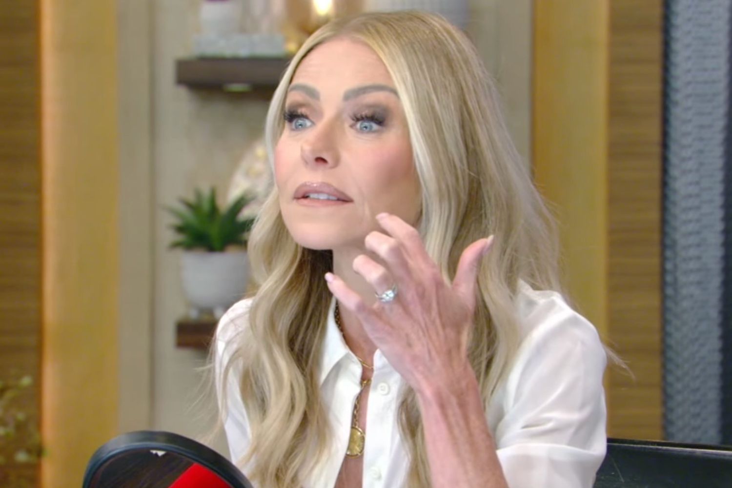 Kelly Ripa Sets the Record Straight on Lip Filler Rumors - Reveals Makeup Trick Instead